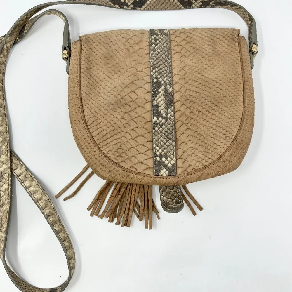 Henri Bendel Hasp Snake Python Embossed Leather Crossbody Bag‎ Tan Tassel Rare